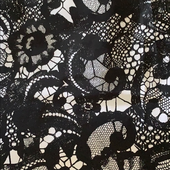 Express black and white shorts - Picture 3 of 5